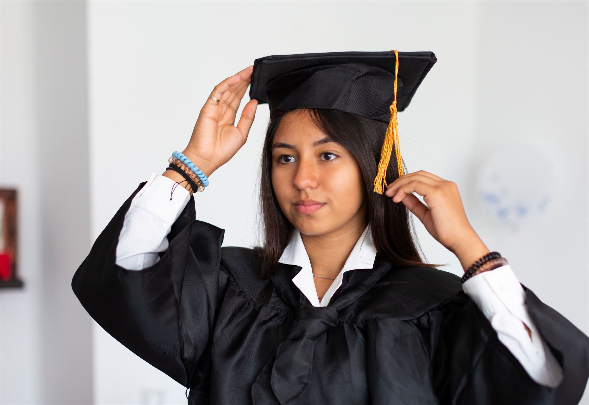 Student-adjusting-mortarboard